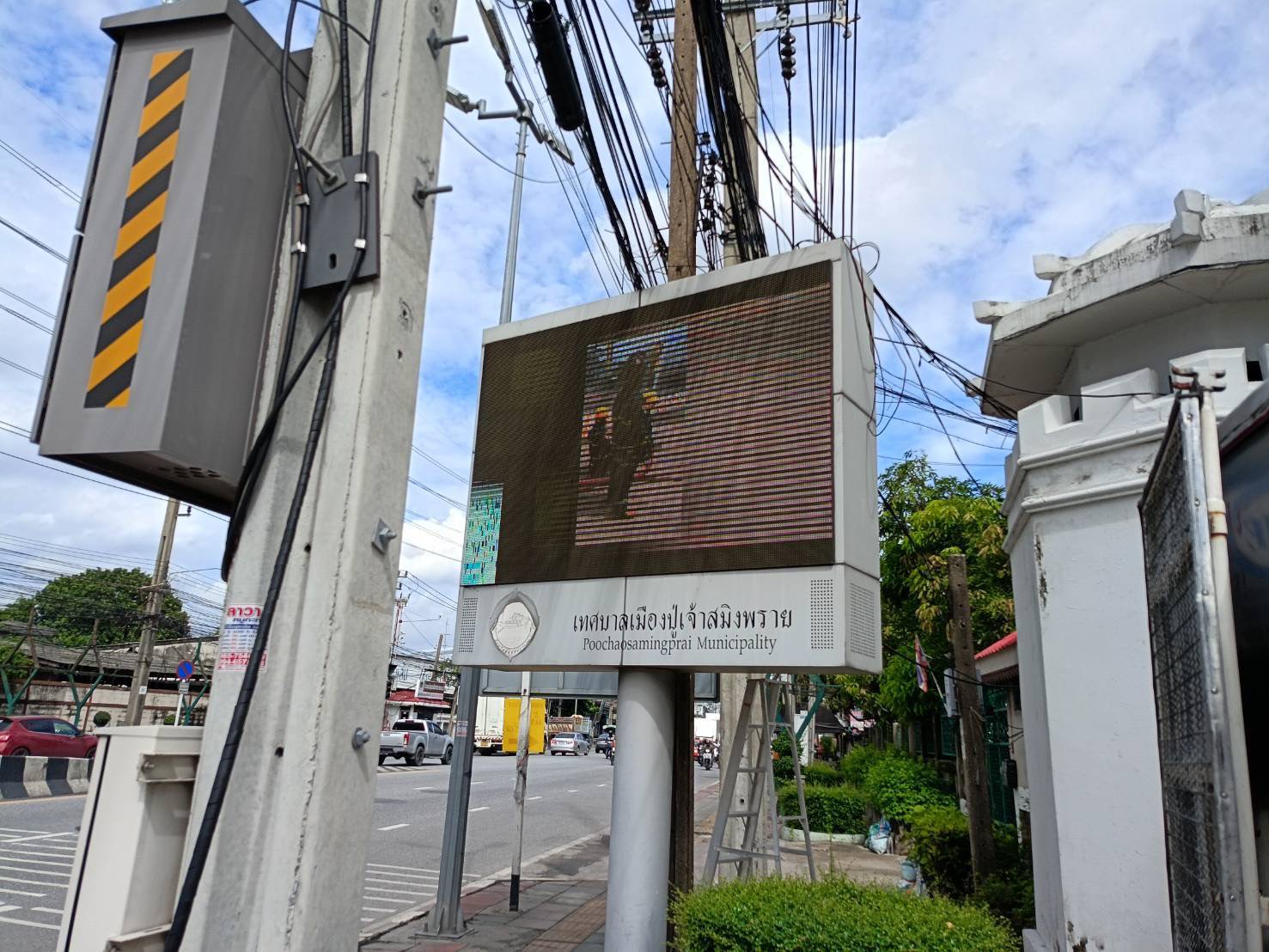 ติดตั้งป้ายไฟ